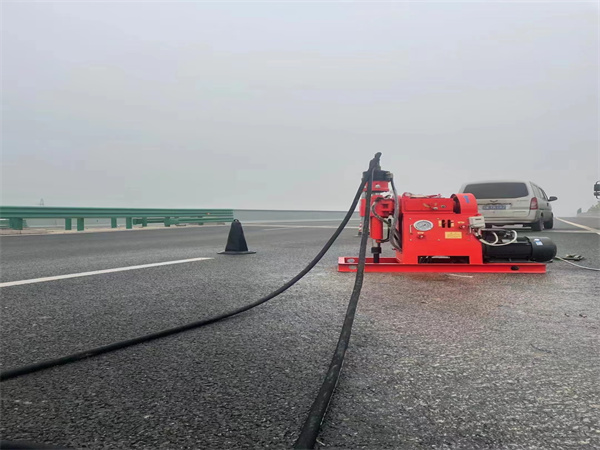 双辽马路路基路面开裂下沉注浆加固灌浆